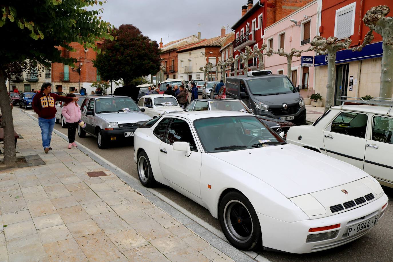 Concentración de coches en Cevico de la Torre. 