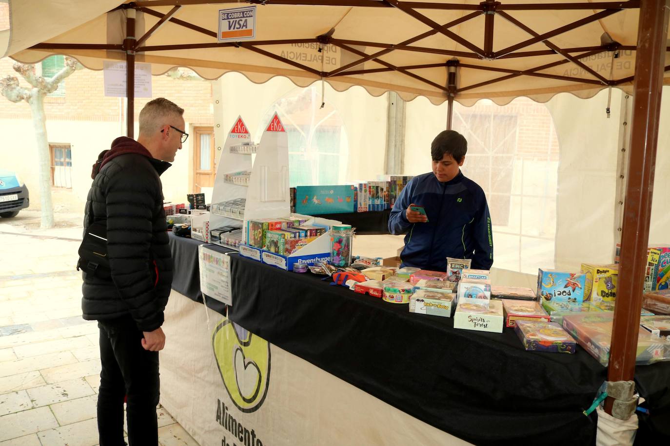 Concentración de coches en Cevico de la Torre. 