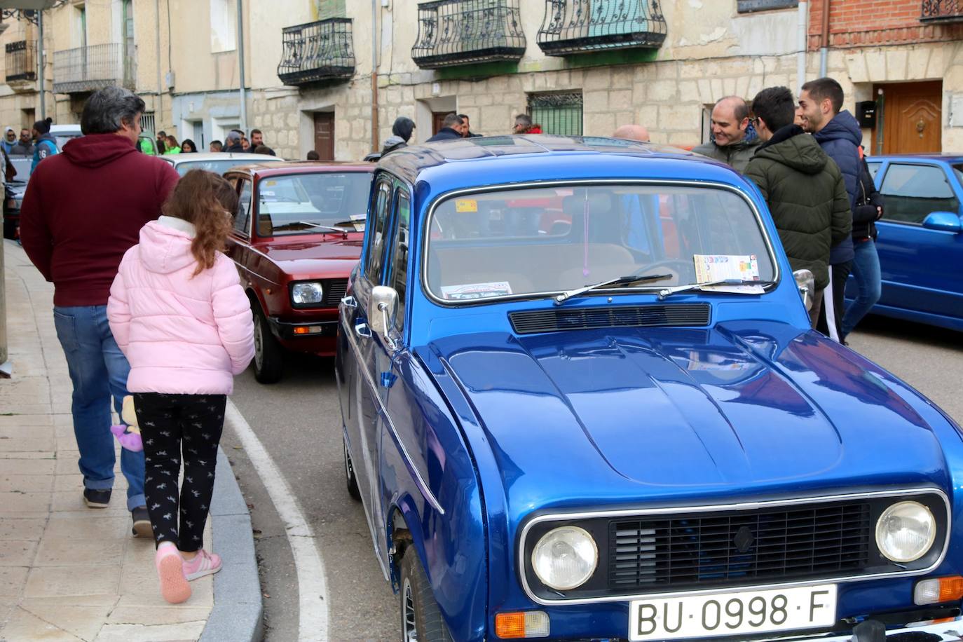 Concentración de coches en Cevico de la Torre. 