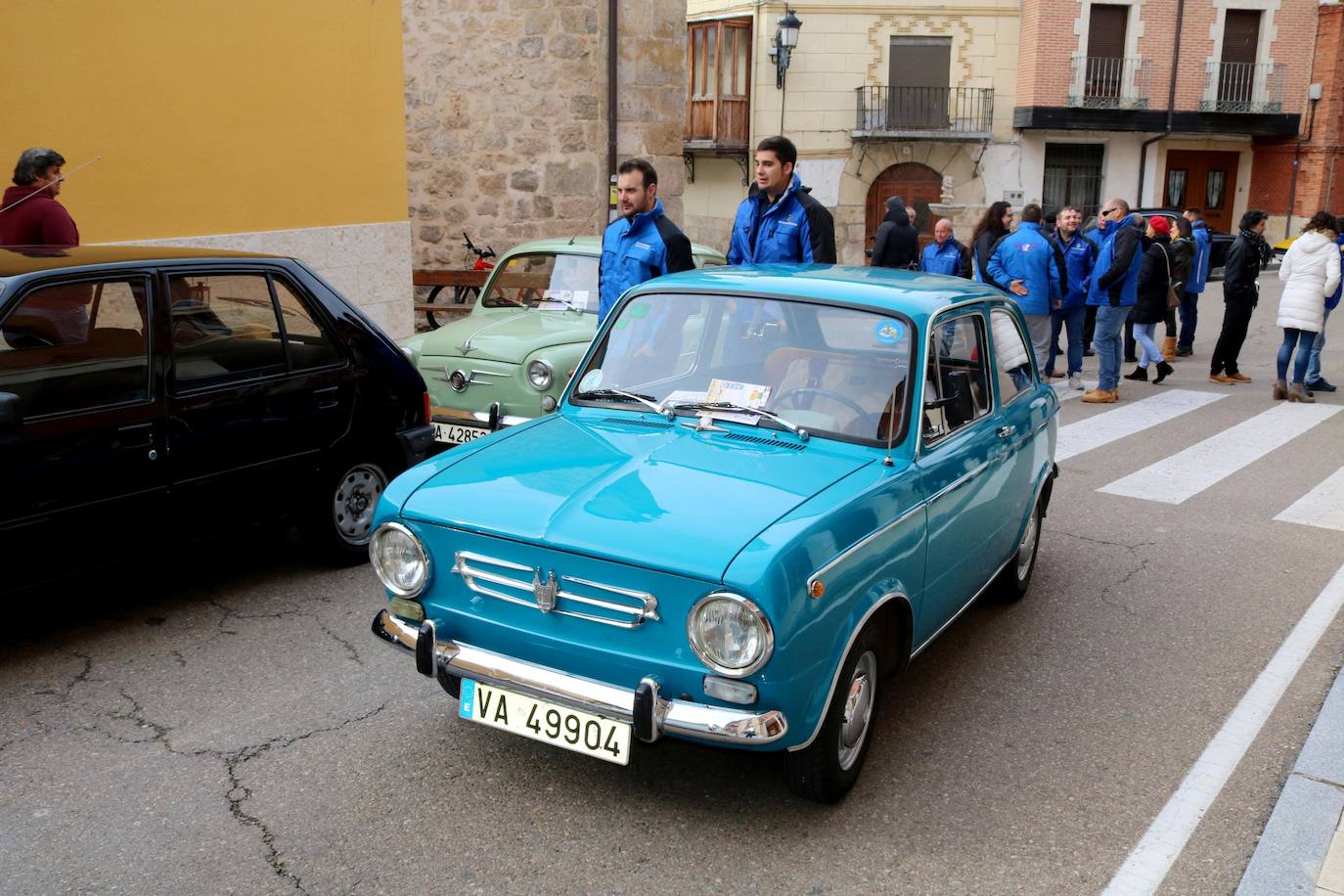Concentración de coches en Cevico de la Torre. 