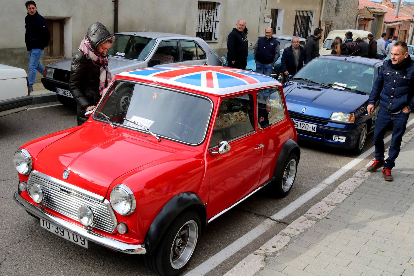 Concentración de coches en Cevico de la Torre. 