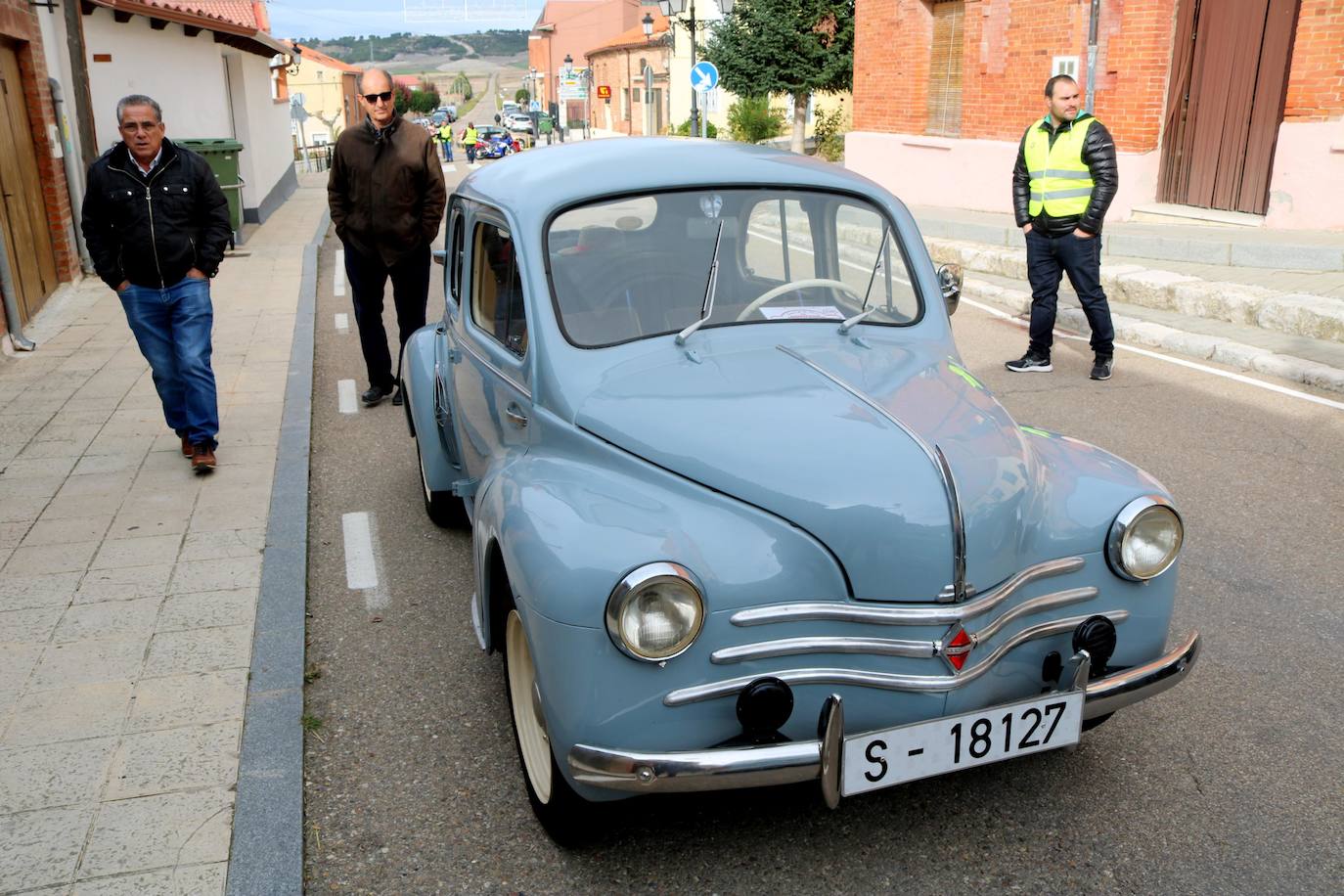 Concentración de coches en Cevico de la Torre. 