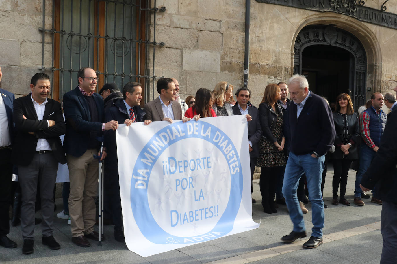 El Colegio de Enfermería, la Asociación Diabetes y la Facultad de Enfermería de Valladolid instalan ocho mesas informativas para sensibilizar a la población sobre esta enfermedad y realizar controles de glucemia.