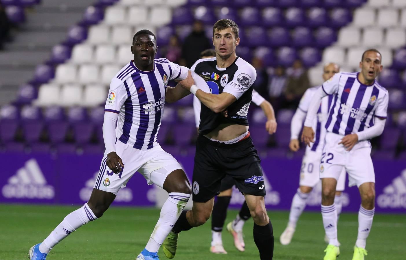 Un gol de Toni a la media hora dio el triunfo al Pucela en un Zorrilla desierto frente a un discreto Gaz Metan rumano