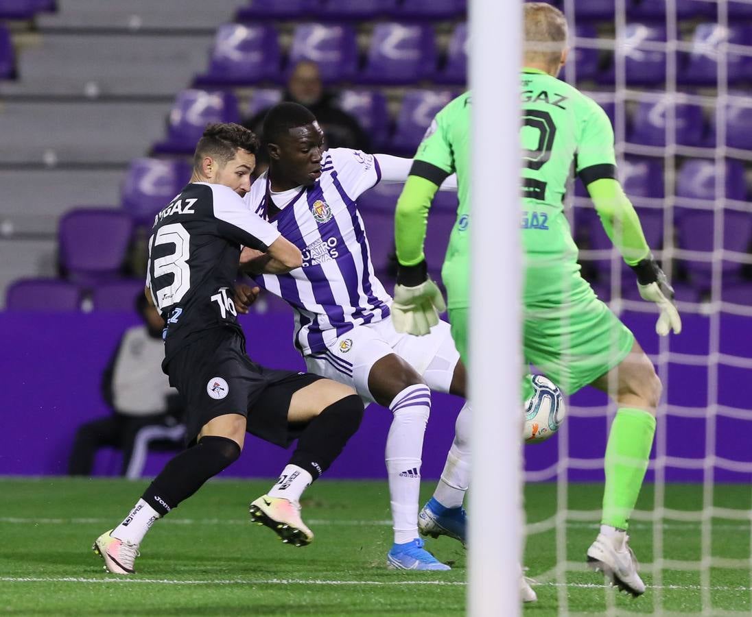 Un gol de Toni a la media hora dio el triunfo al Pucela en un Zorrilla desierto frente a un discreto Gaz Metan rumano