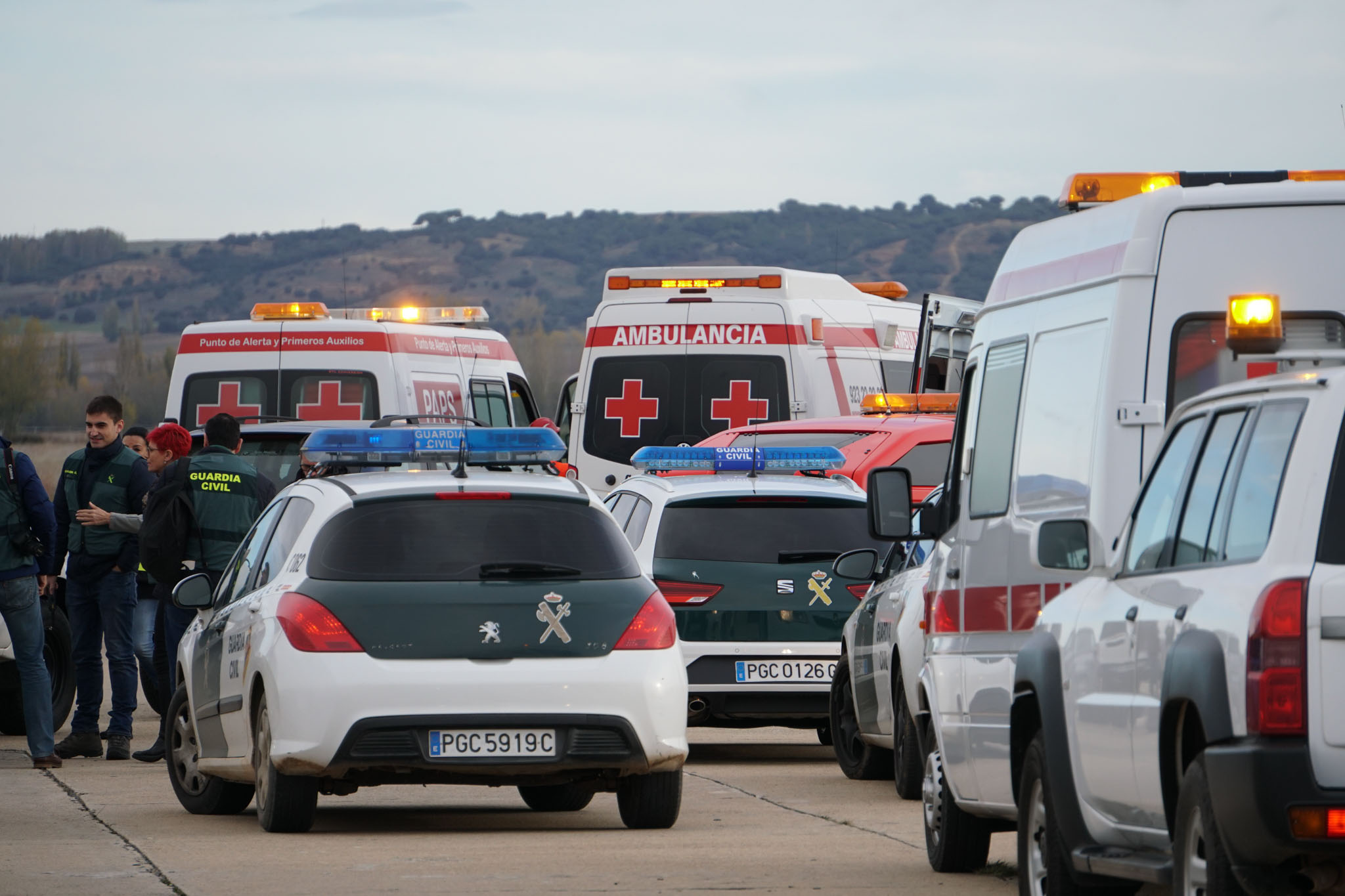 El simulacro 'VEGA 19' ha recreado el accidente de un avión de pasajeros proveniente de un país fuera del espacio Schengen que declara una emergencia por un problema en su tren de aterrizaje | Alumnos de Adventia y personal de la base aérea ejercieron como tripulantes, pasajeros y familiares