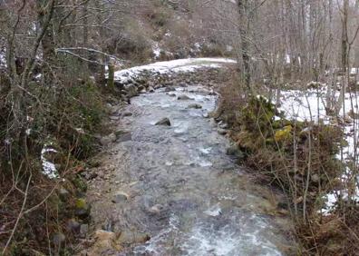 Imagen secundaria 1 - Panel de información de la ruta, río Salentinos y la villa berciana del mismo nombre. 