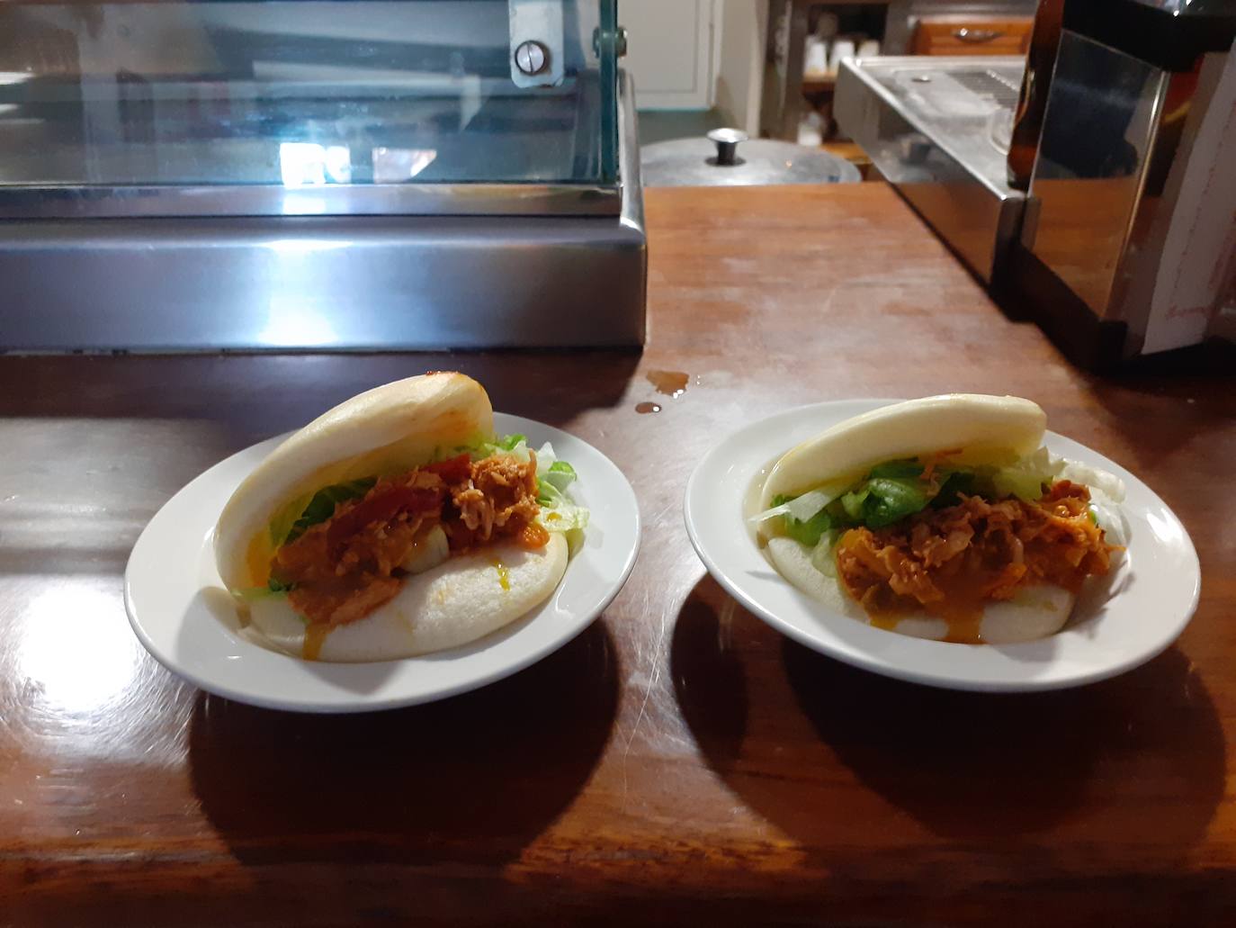 Vecinos y visitantes disfrutan de los pinchos del concurso de Villabrágima durante este fin de semana. 