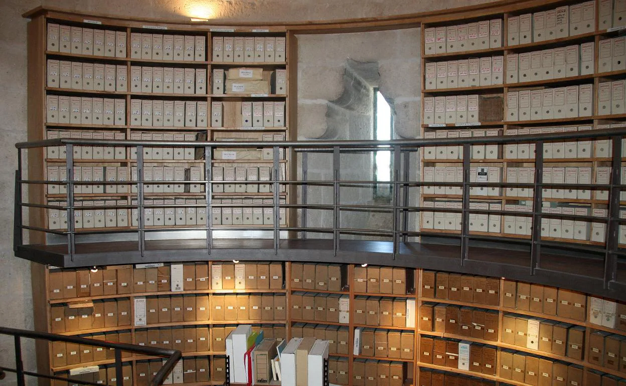 Interior del Archivo de la Casa Ducal de Alburquerque. 