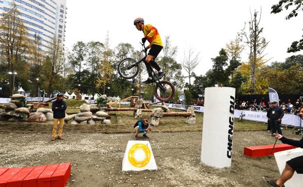 Antonio Fraile afronta una parte del recorrido en el mundial disputado en China.