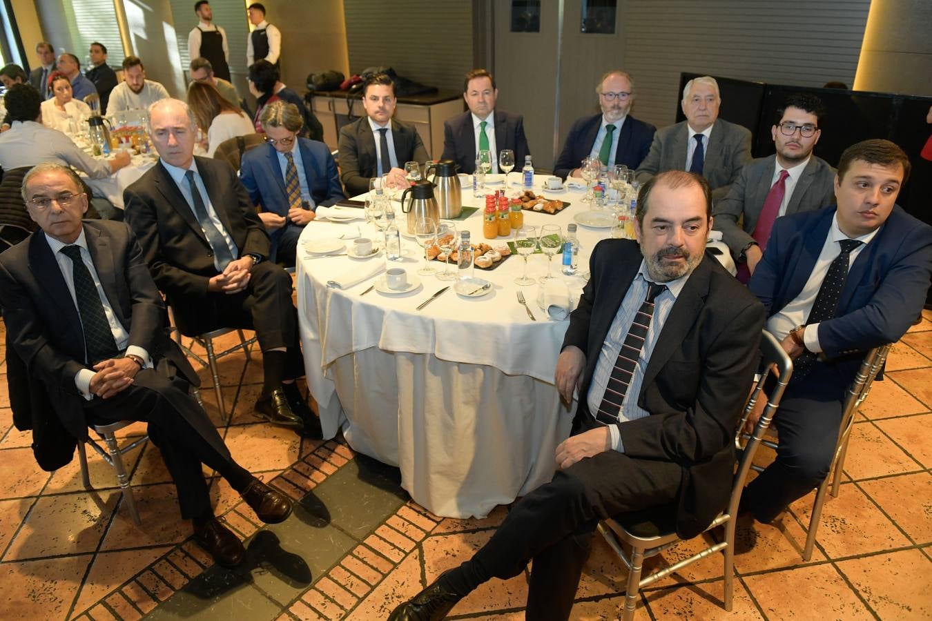 Alejandro Llorente (GPS Gestión), Antonio Gato (director General de Valladolid Alta Velocidad), Juan Carlos de Margarida (presidente del colegio de economistas de Valladolid), Sergio Ramiro (Deloitte), Rodrigo Cabrejas (Deloitte), Agustín Tapia (Mutua Universal), Maudilio Pérez Rodríguez (inversor), Saúl Núñez Amado (director de relaciones institucionales del colegio de economistas de Valladolid), Alberto Gómez Durantez (AGG Abogados), Jaime Rojas (El Norte de Castilla, delegado Segovia). 
