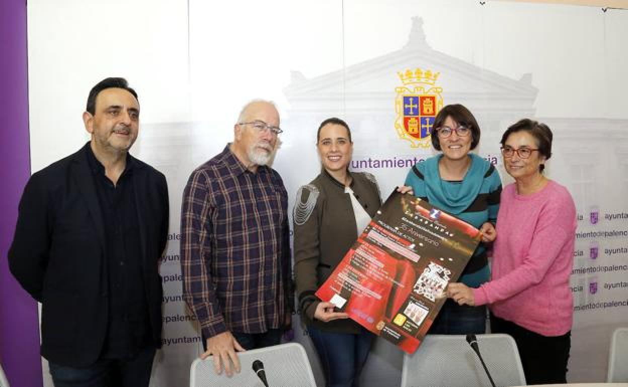 José Carlos Maté, Enrique González, Laura Lombraña, Rocío Gutiérrez y Pilar Fernández en la presentación del 35 aniversario de Teatro Zarabanda. 