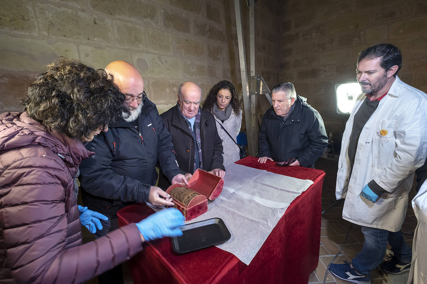 Exhumación del los restos del infante don Pedro EL NORTE