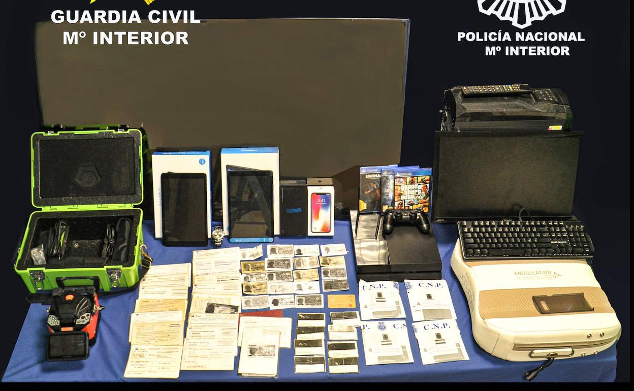 Material incautado a los detenidos.