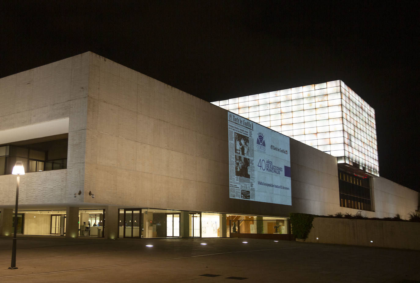 Las Cortes de Castilla y León y El Norte de Castilla reúnen en una exposición, a partir de la completa hemeroteca del diario decano de la prensa española, los hitos de los 11 comicios locales desde 1979
