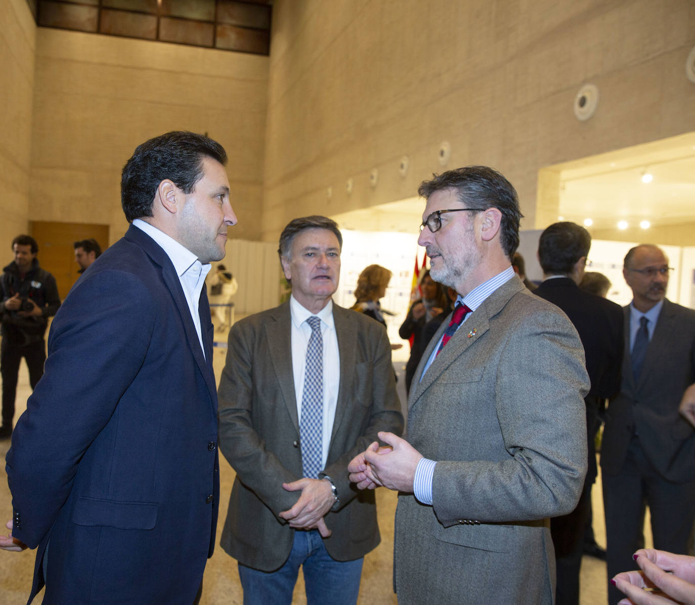 Las Cortes de Castilla y León y El Norte de Castilla reúnen en una exposición, a partir de la completa hemeroteca del diario decano de la prensa española, los hitos de los 11 comicios locales desde 1979