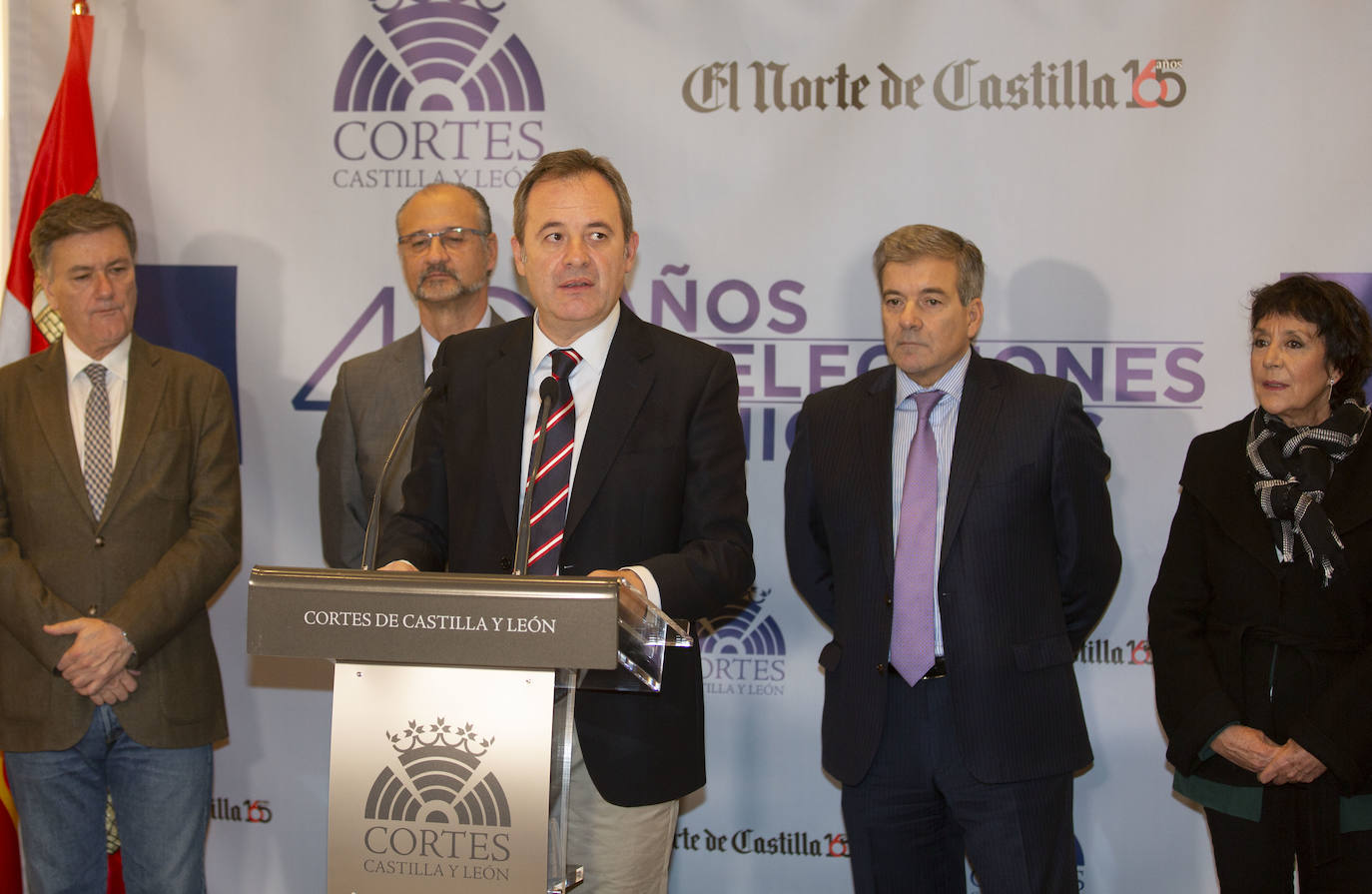 Las Cortes de Castilla y León y El Norte de Castilla reúnen en una exposición, a partir de la completa hemeroteca del diario decano de la prensa española, los hitos de los 11 comicios locales desde 1979