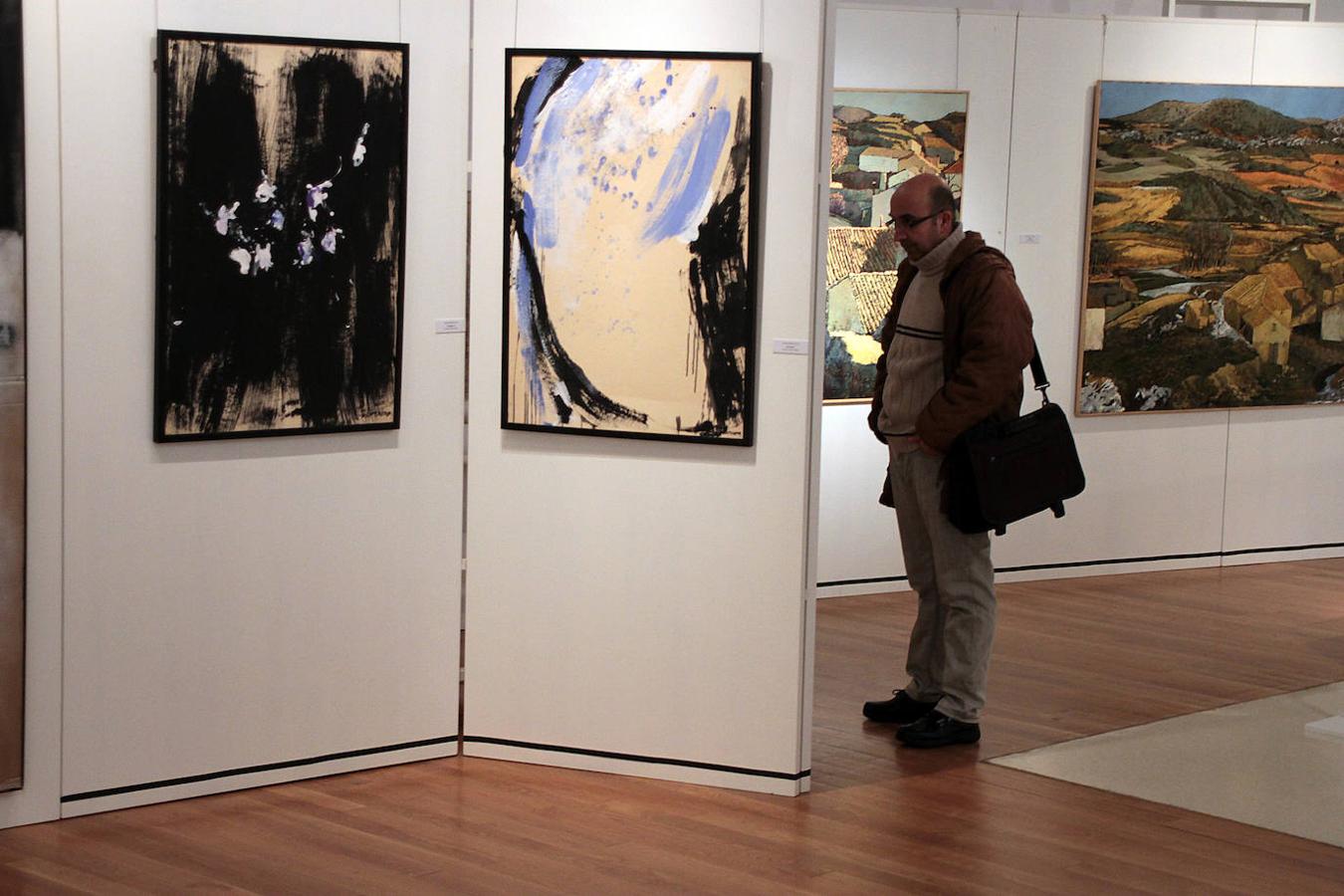 La Diócesis de León inaugura la exposición colectiva 'El duelo y el arte'.