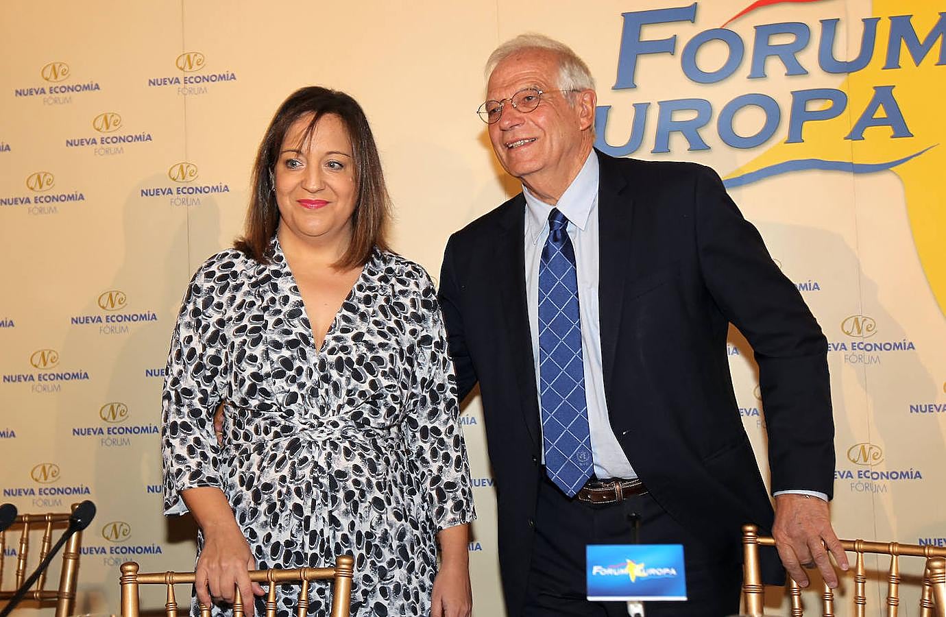 La presidenta del Grupo de la Alianza Progresista de Socialistas y Demócratas en el Parlamento Europeo y Vicepresidenta Primera del Partido Socialista Europeo, Iratxe García,, junto al ministro en funciones de asuntos exterirores, Josep Borrell en el desayuno informativo del Fórum Europa.
