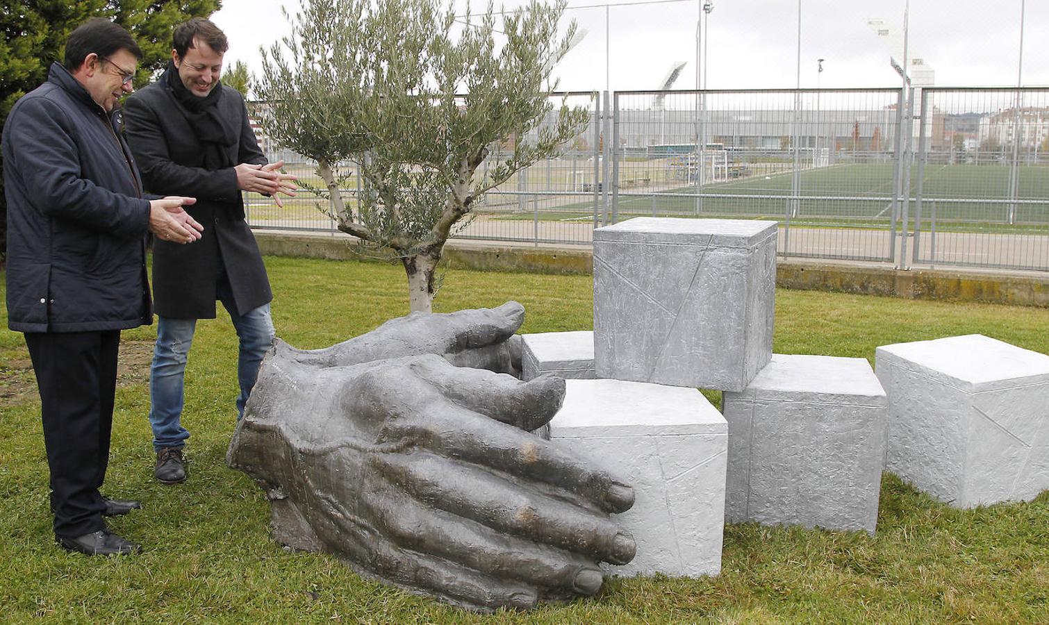 Monumento inacabado en el Tanatorio de Palencia por el escultor Sergio García. 