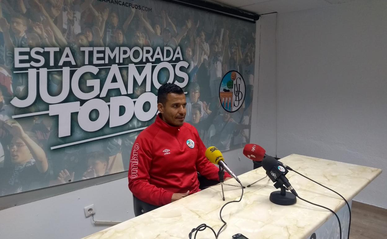 Dueñas, en la sala de prensa del Helmántico.