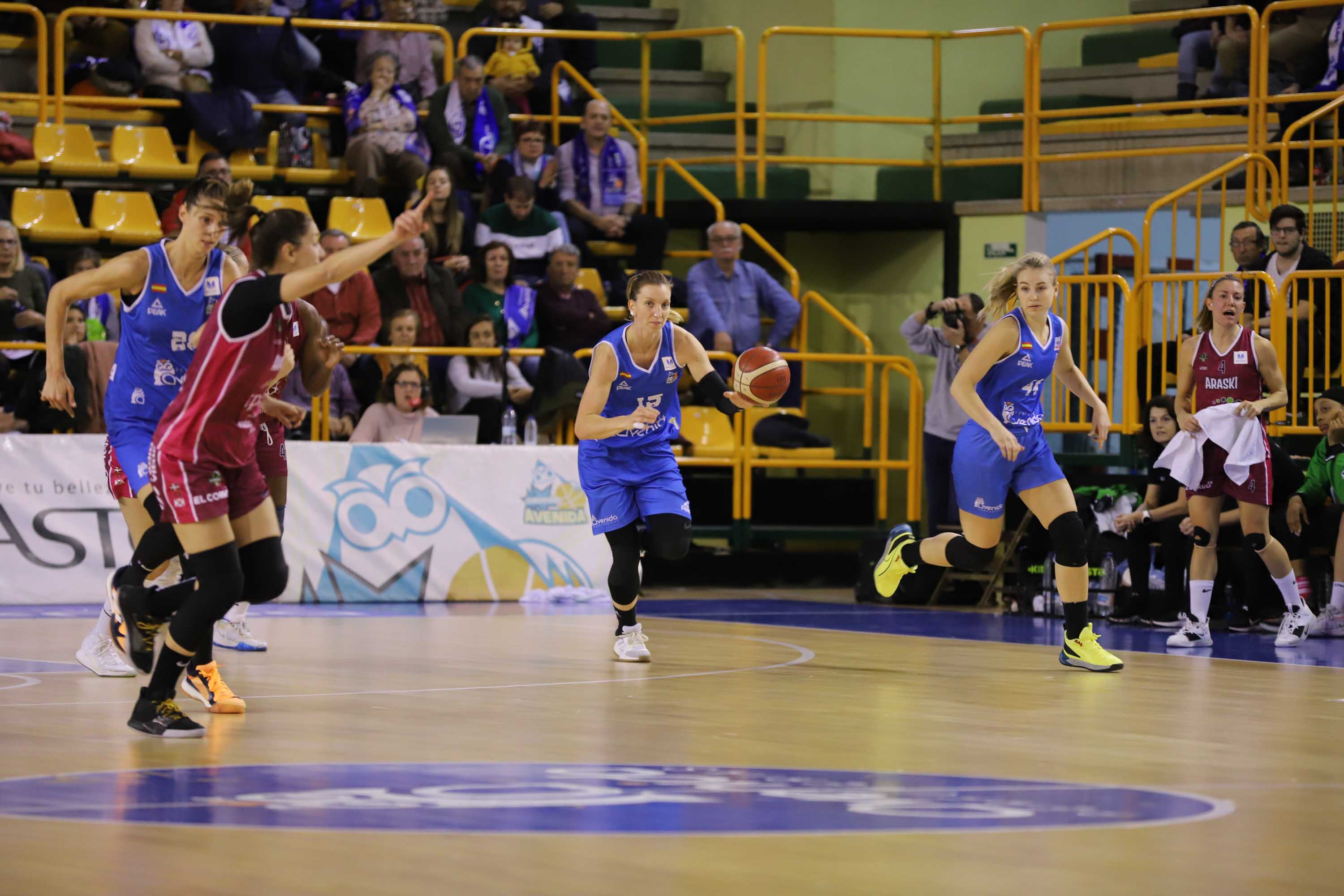 El equipo charro supera a Araski sin problemas tras las dos últimas derrotas ligueras en un duelo con varias jugadoras lesionadas en ambos equipos.