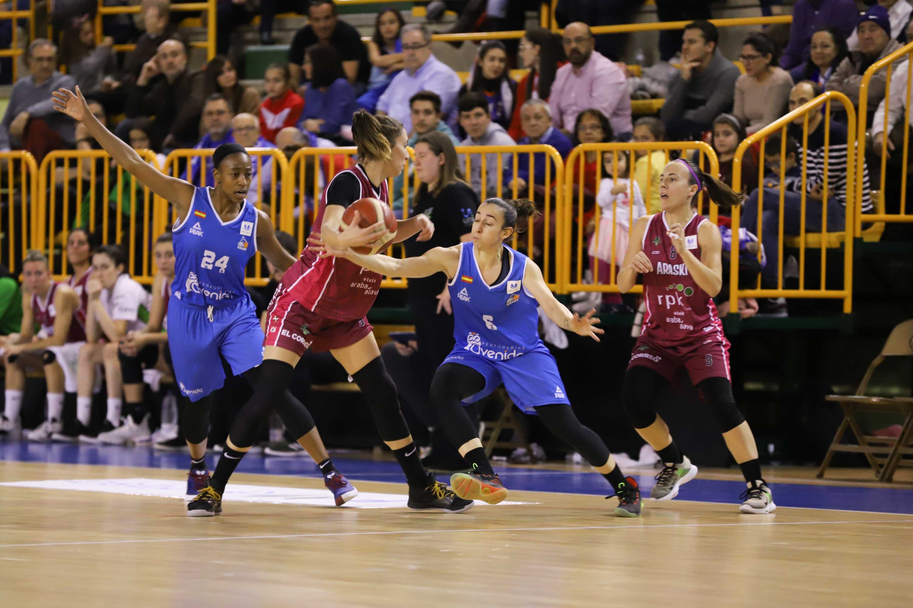 El equipo charro supera a Araski sin problemas tras las dos últimas derrotas ligueras en un duelo con varias jugadoras lesionadas en ambos equipos.