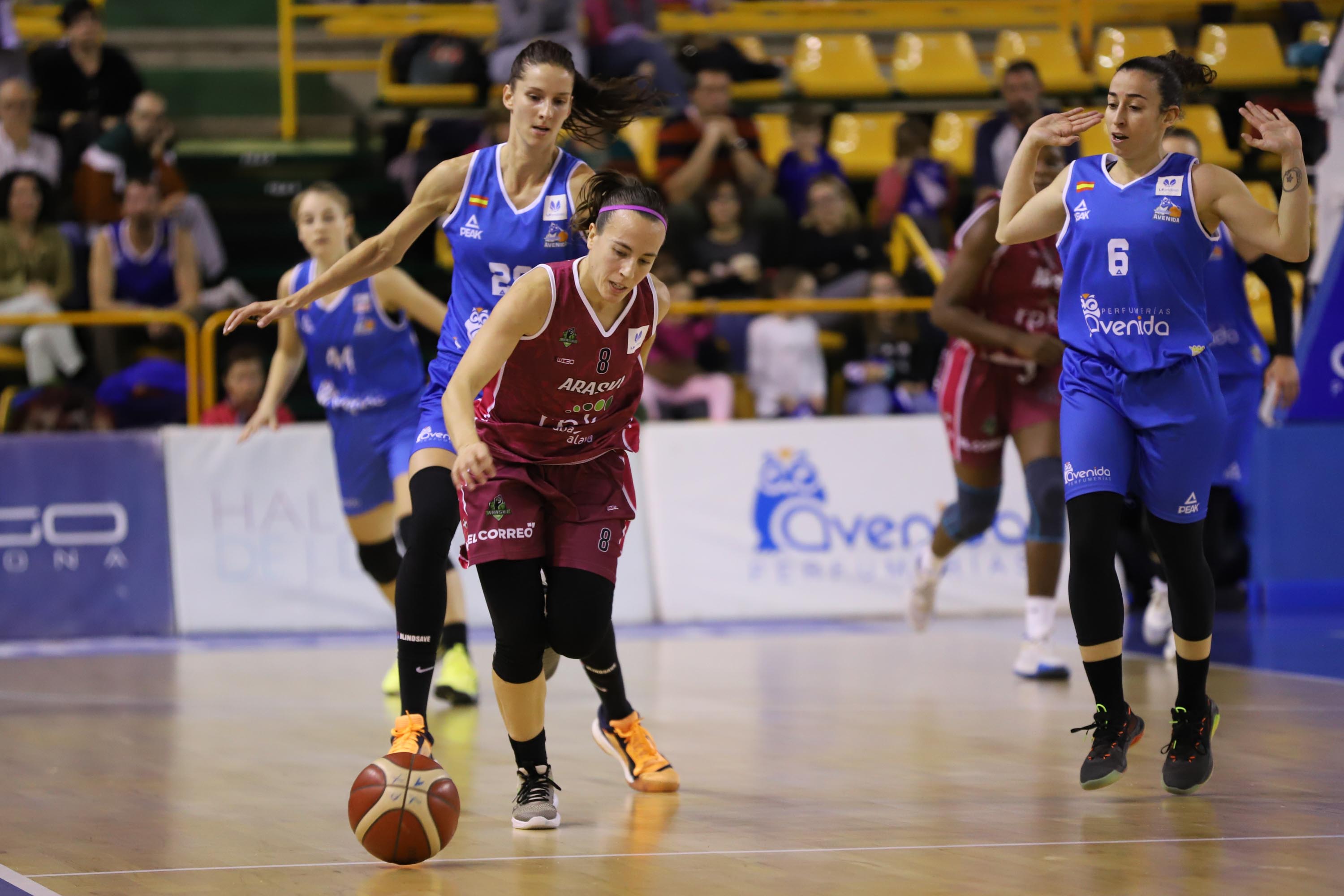 El equipo charro supera a Araski sin problemas tras las dos últimas derrotas ligueras en un duelo con varias jugadoras lesionadas en ambos equipos.
