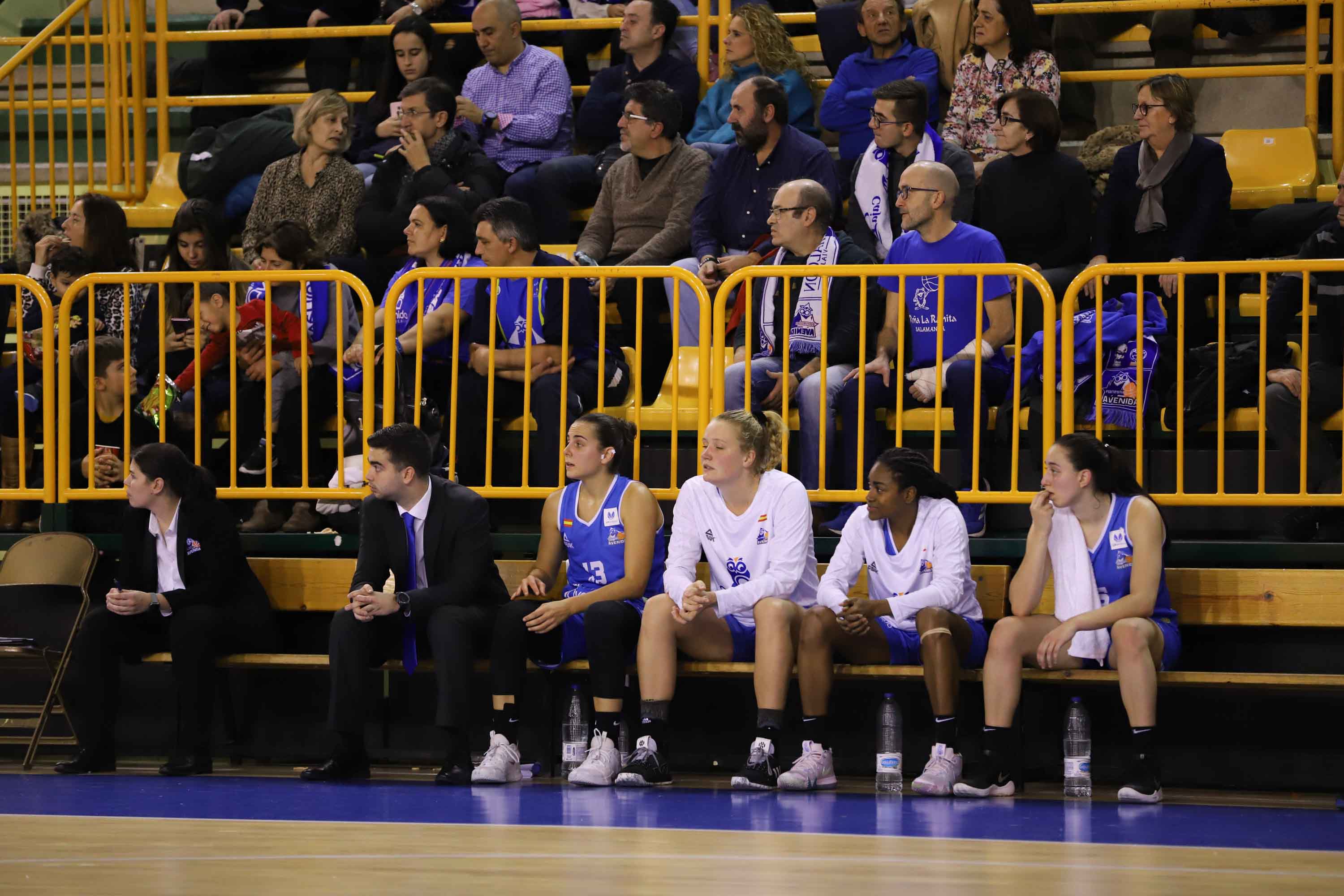 El equipo charro supera a Araski sin problemas tras las dos últimas derrotas ligueras en un duelo con varias jugadoras lesionadas en ambos equipos.