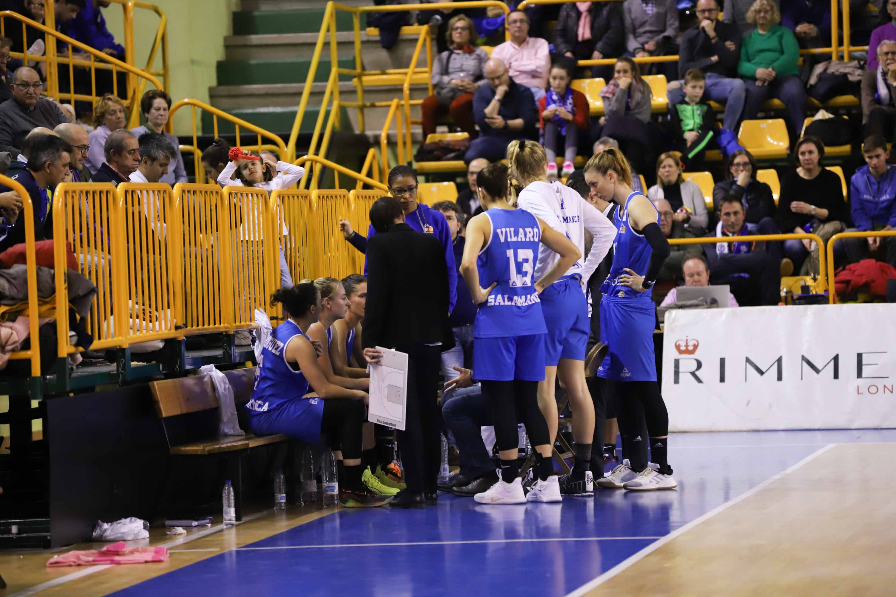 El equipo charro supera a Araski sin problemas tras las dos últimas derrotas ligueras en un duelo con varias jugadoras lesionadas en ambos equipos.