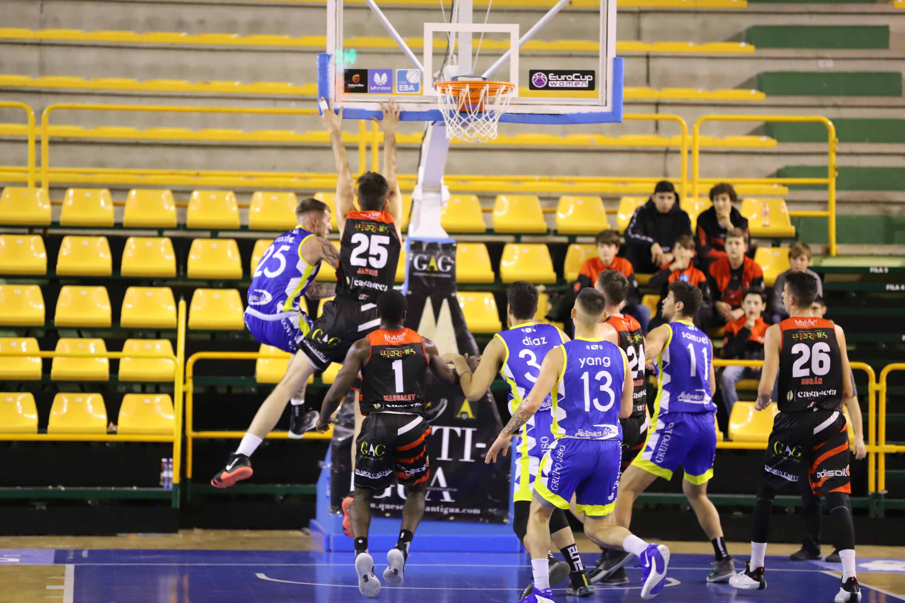 Los jugadores, durante el encuentro de este sábado.