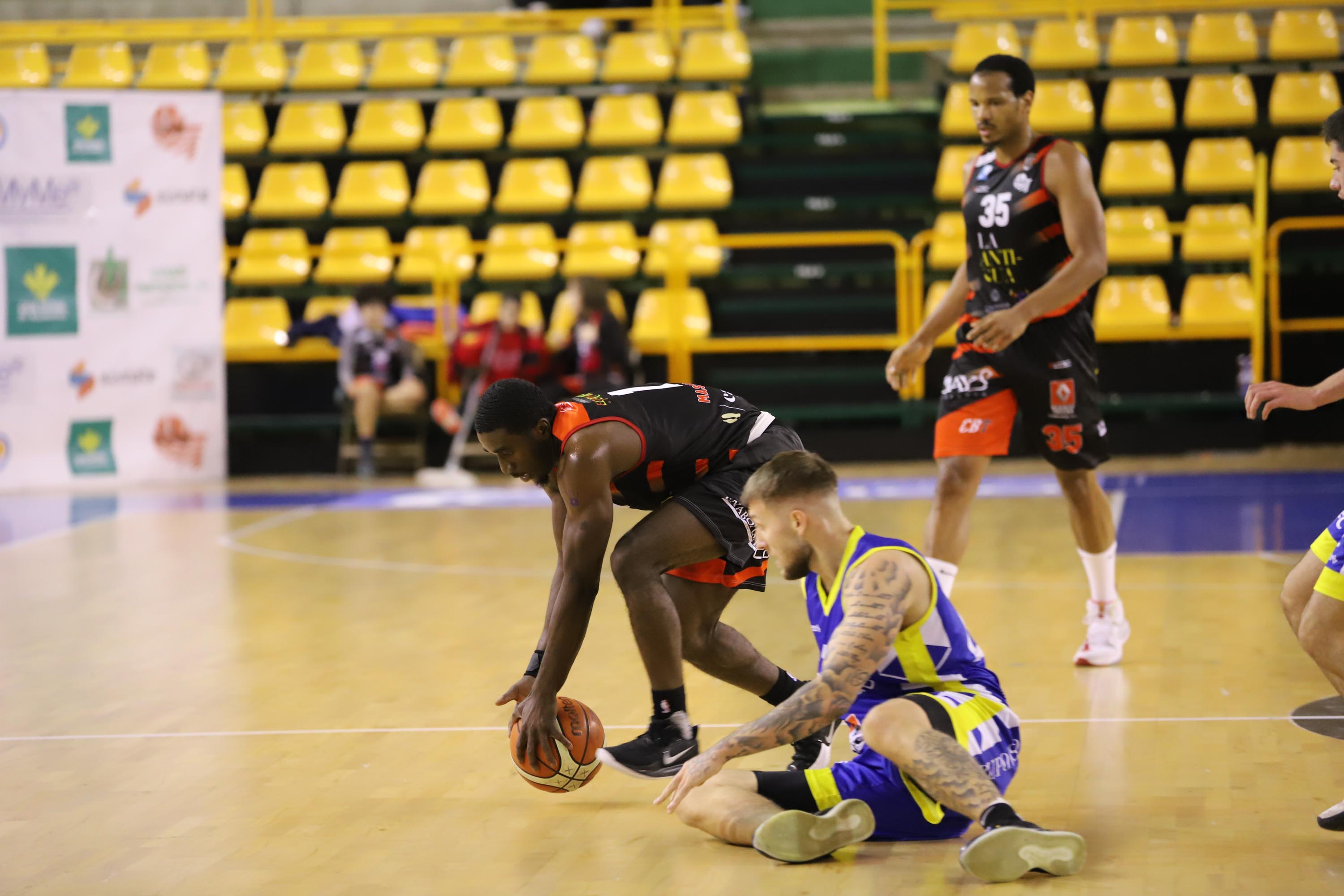 Los jugadores, durante el encuentro de este sábado.