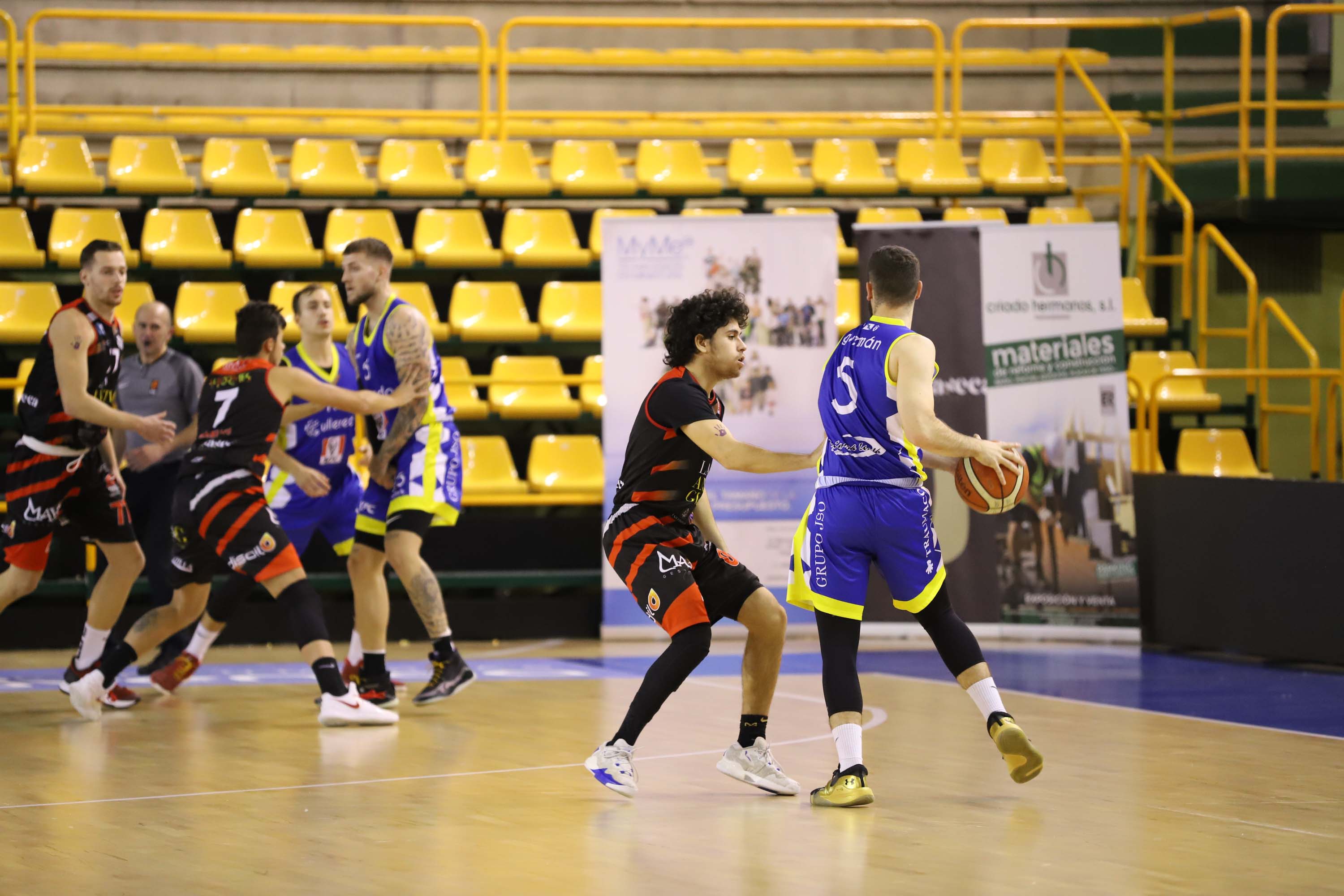Los jugadores, durante el encuentro de este sábado.