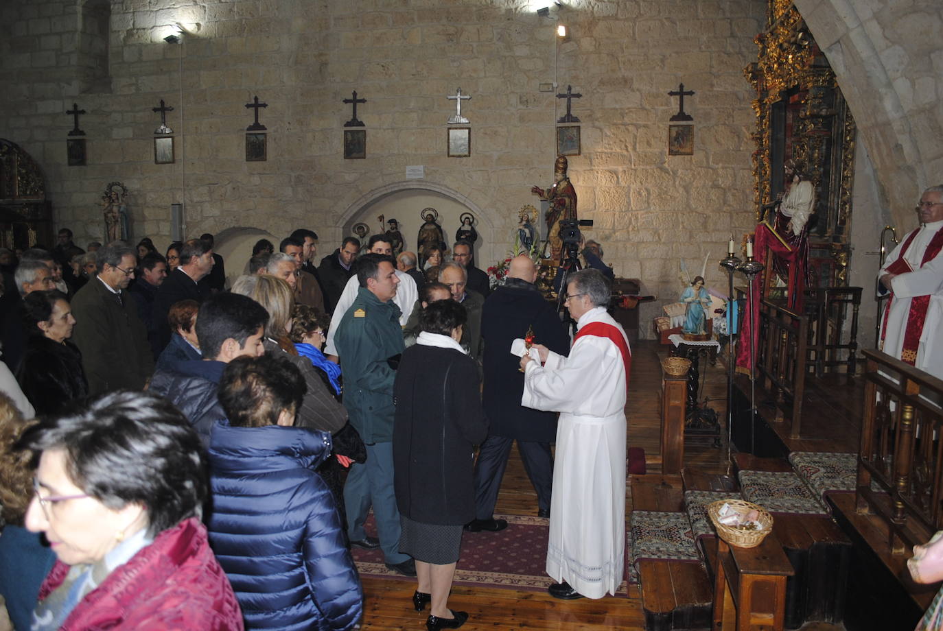 El cardenal arzobispo de Valladolid, Ricardo Blázquez, ha entregado este sábado la reliquia del patrón, durante la solemne misa de la festividad de San Clemente.