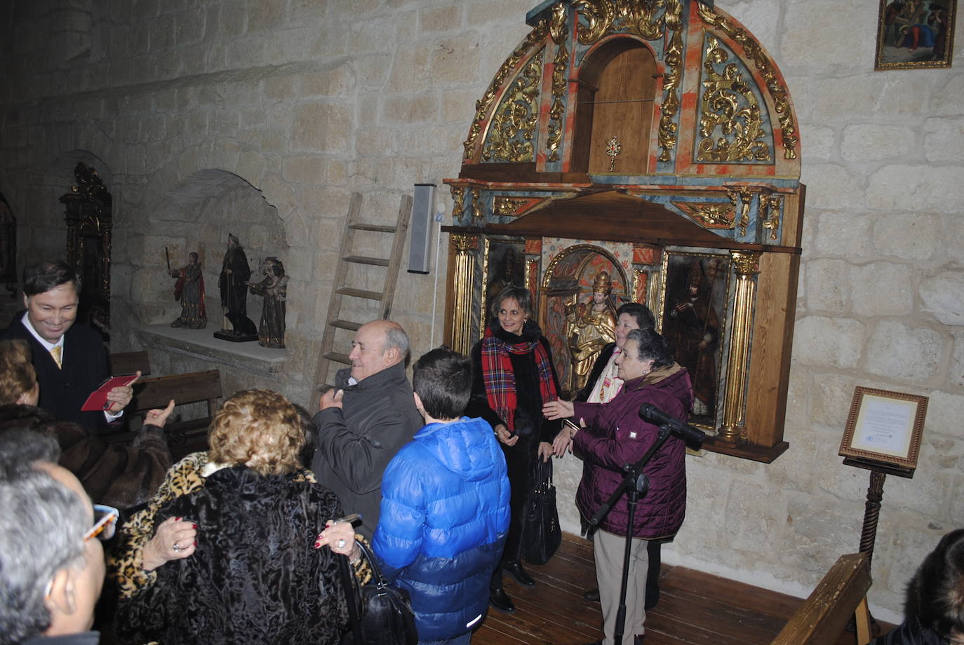 El cardenal arzobispo de Valladolid, Ricardo Blázquez, ha entregado este sábado la reliquia del patrón, durante la solemne misa de la festividad de San Clemente.