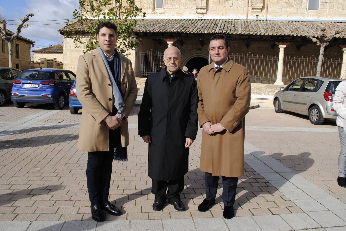 El cardenal arzobispo de Valladolid, Ricardo Blázquez, ha entregado este sábado la reliquia del patrón, durante la solemne misa de la festividad de San Clemente.