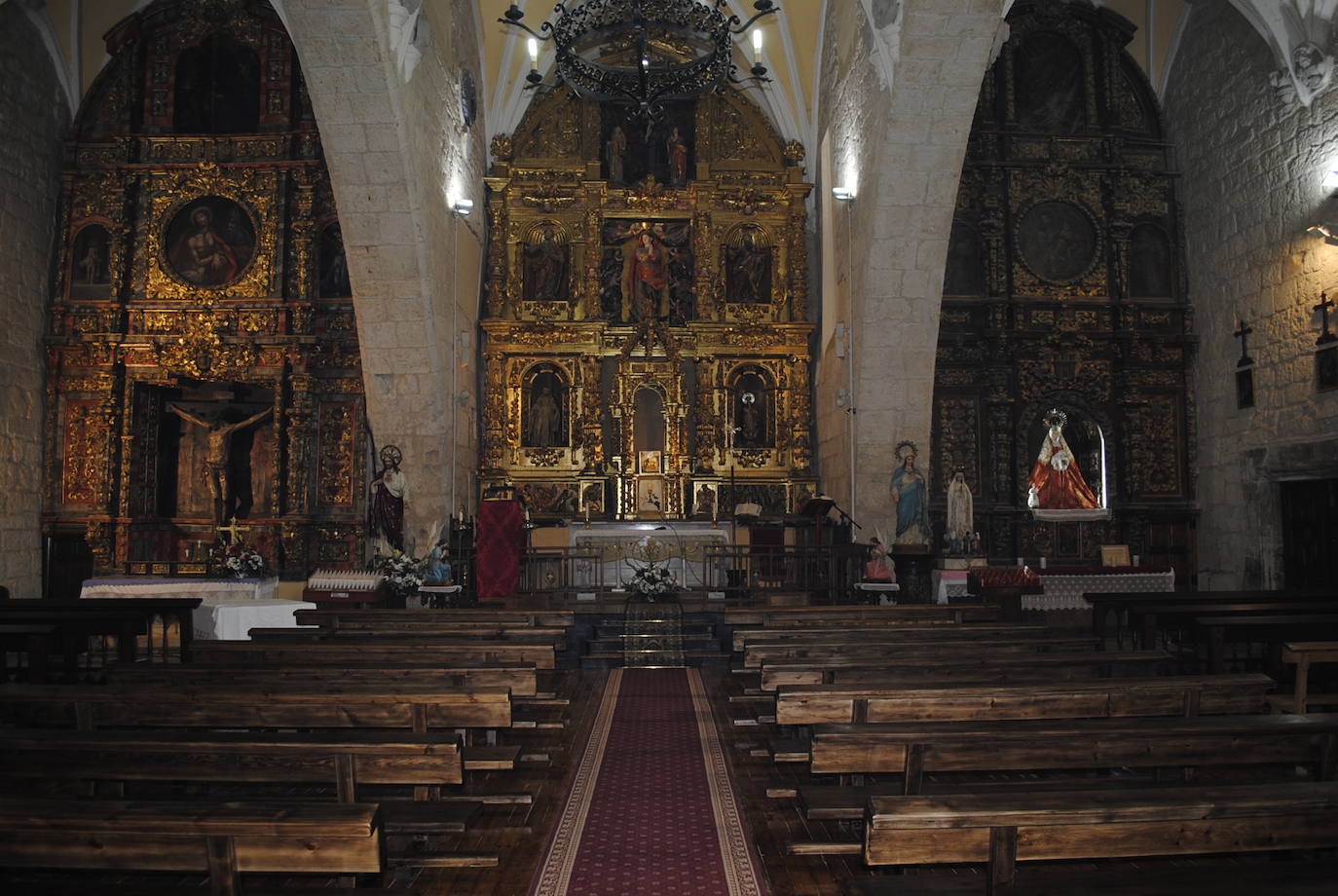 El cardenal arzobispo de Valladolid, Ricardo Blázquez, ha entregado este sábado la reliquia del patrón, durante la solemne misa de la festividad de San Clemente.