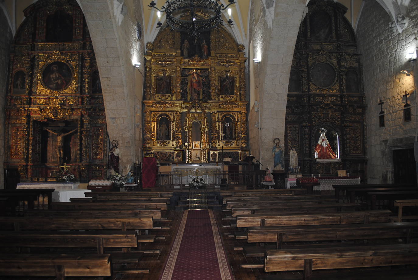 El cardenal arzobispo de Valladolid, Ricardo Blázquez, ha entregado este sábado la reliquia del patrón, durante la solemne misa de la festividad de San Clemente.