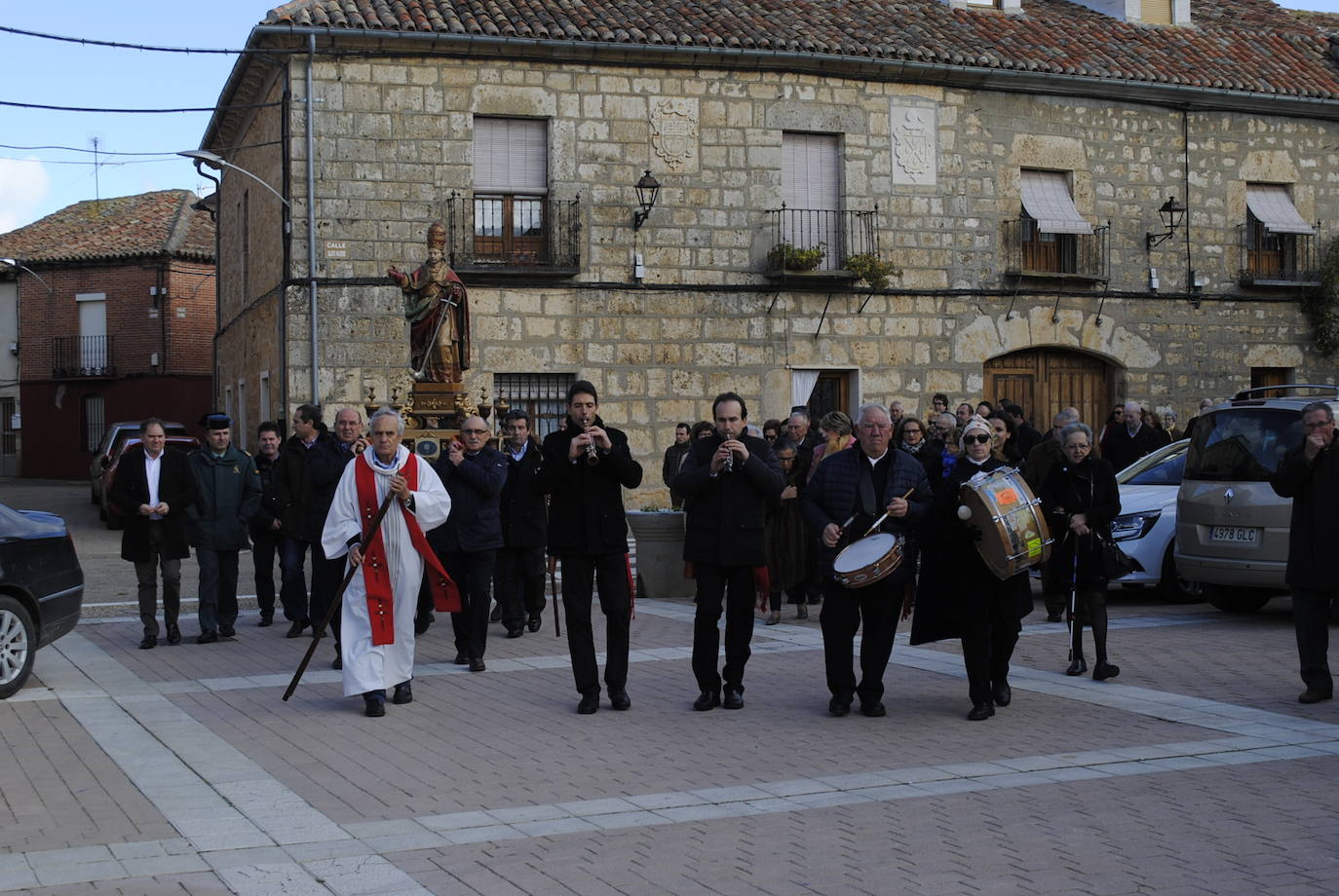 El cardenal arzobispo de Valladolid, Ricardo Blázquez, ha entregado este sábado la reliquia del patrón, durante la solemne misa de la festividad de San Clemente.