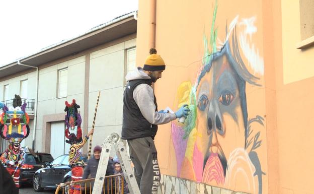 Participante de la muestra de arte urbano.