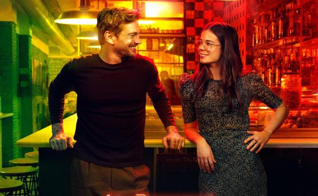 'Foodie Love'. Isabel Coixet ha elegido Barcelona, los viñedos del sur de Francia, Roma y Tokio como escenarios de esta serie de ocho capítulos de HBO. Sus protagonistas, encarnados por Laia Costa y Guillermo Pfening, son dos 'foodies' que se conocen en una aplicación de móvil que enlaza a aficionados a la gastronomía.