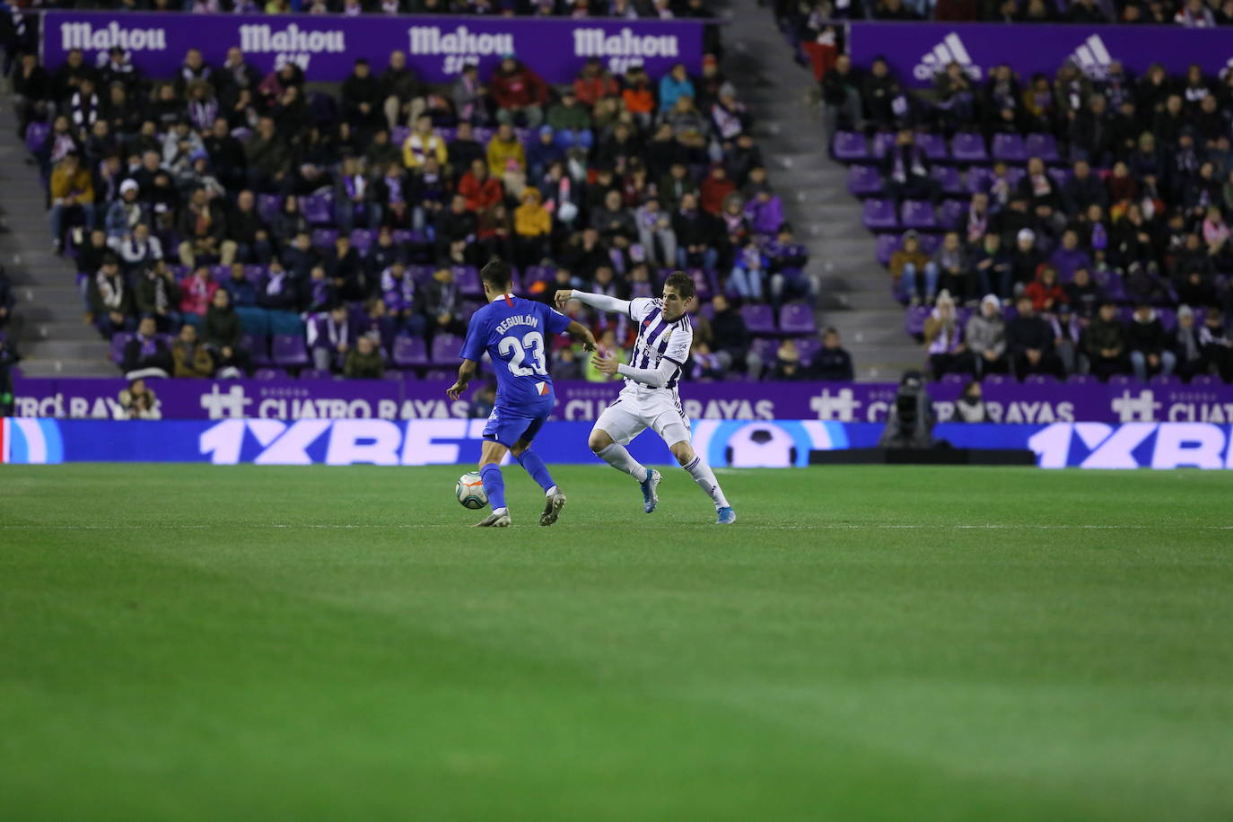 Un penalti marcado a la segunda por Banega lleva al Real Valladolid a sufrir la primera derrota de la temporada en Zorrilla.