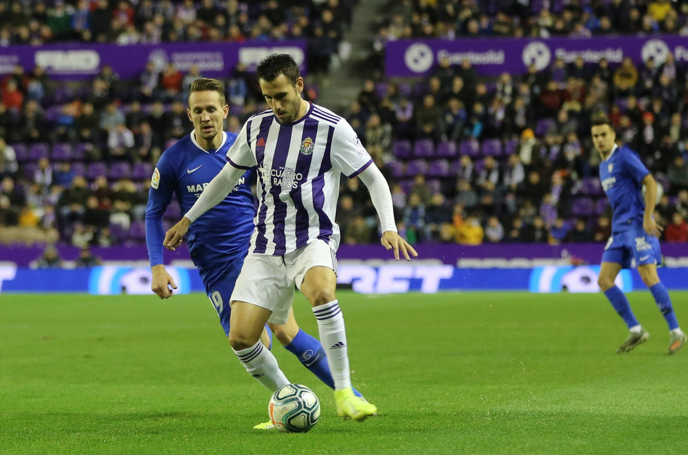 Un penalti marcado a la segunda por Banega lleva al Real Valladolid a sufrir la primera derrota de la temporada en Zorrilla.