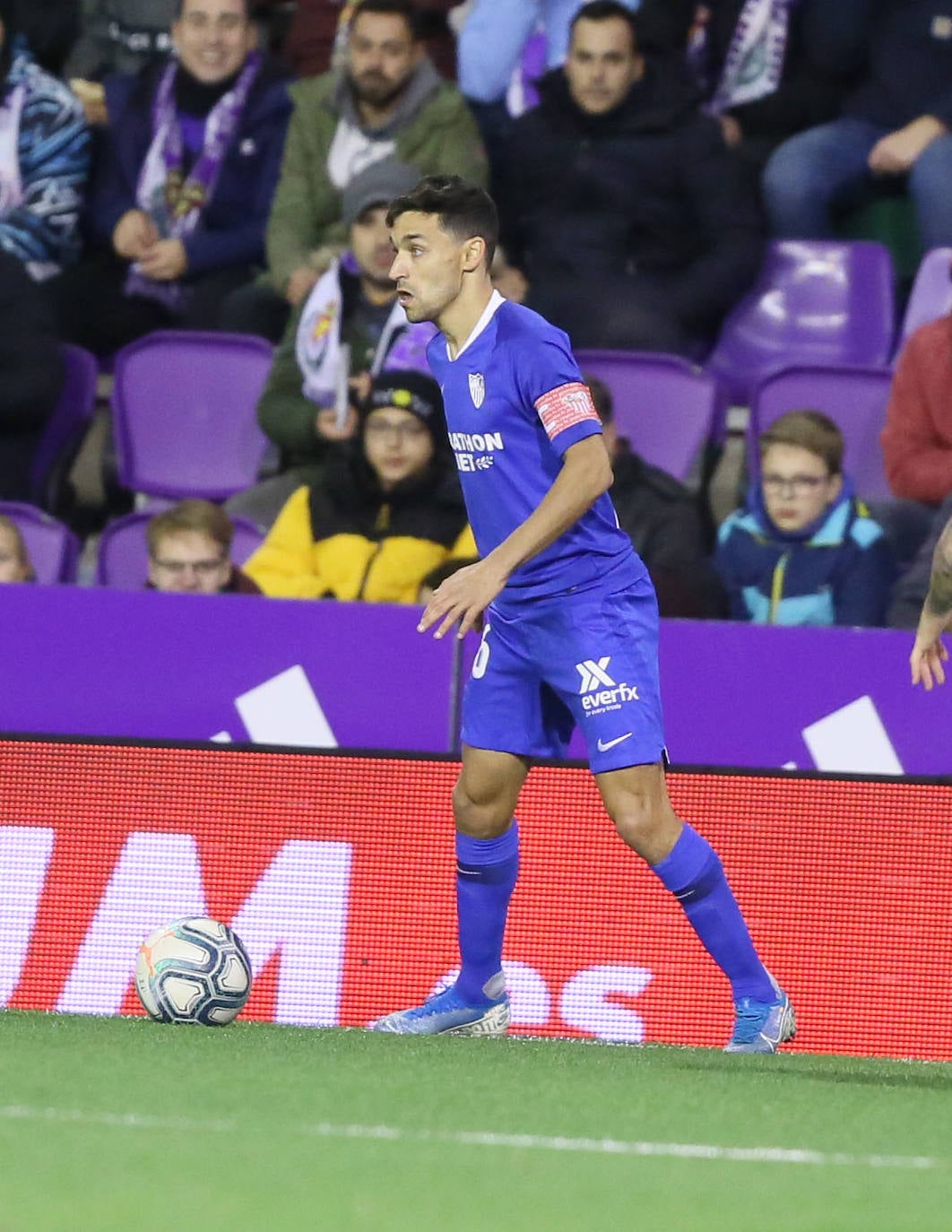 Un penalti marcado a la segunda por Banega lleva al Real Valladolid a sufrir la primera derrota de la temporada en Zorrilla.