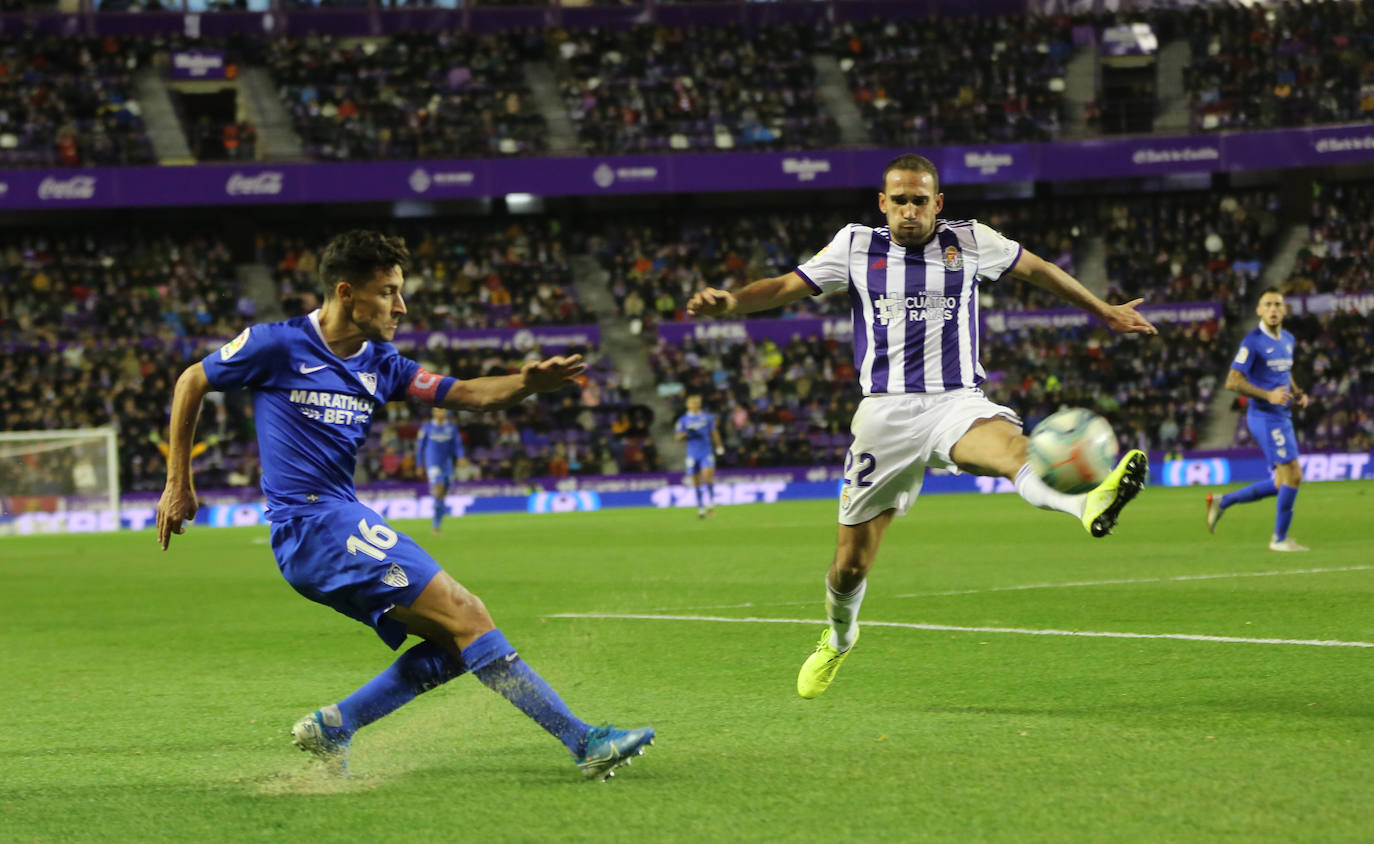 Un penalti marcado a la segunda por Banega lleva al Real Valladolid a sufrir la primera derrota de la temporada en Zorrilla.