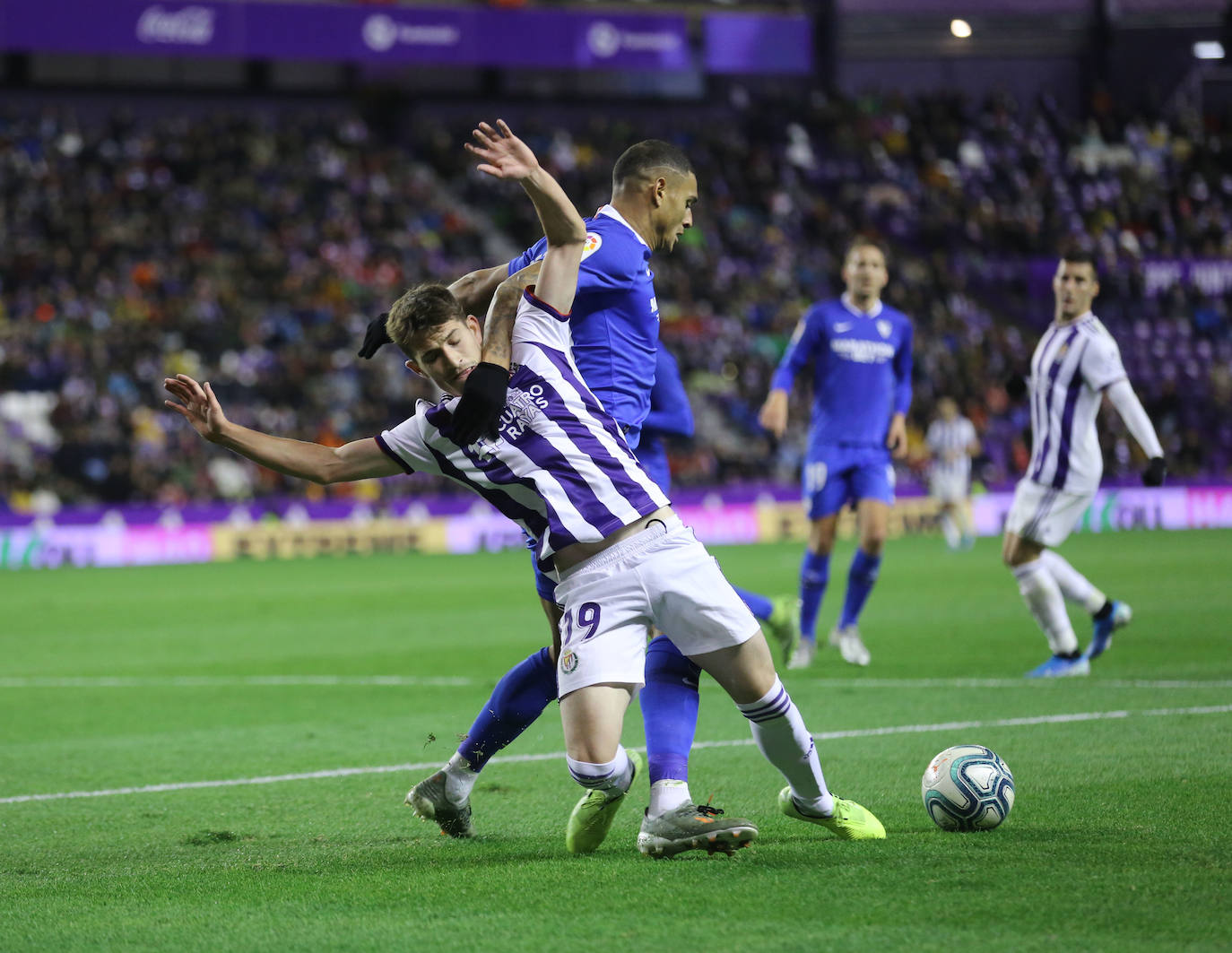 Un penalti marcado a la segunda por Banega lleva al Real Valladolid a sufrir la primera derrota de la temporada en Zorrilla.