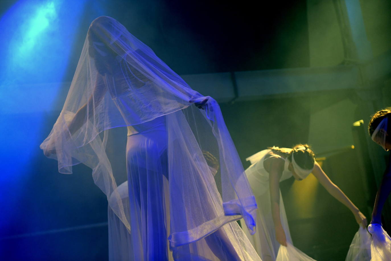 La cita ha llenado el recinto artístico de bigotes, símbolo de este movimiento internacional por la salud masculina. 