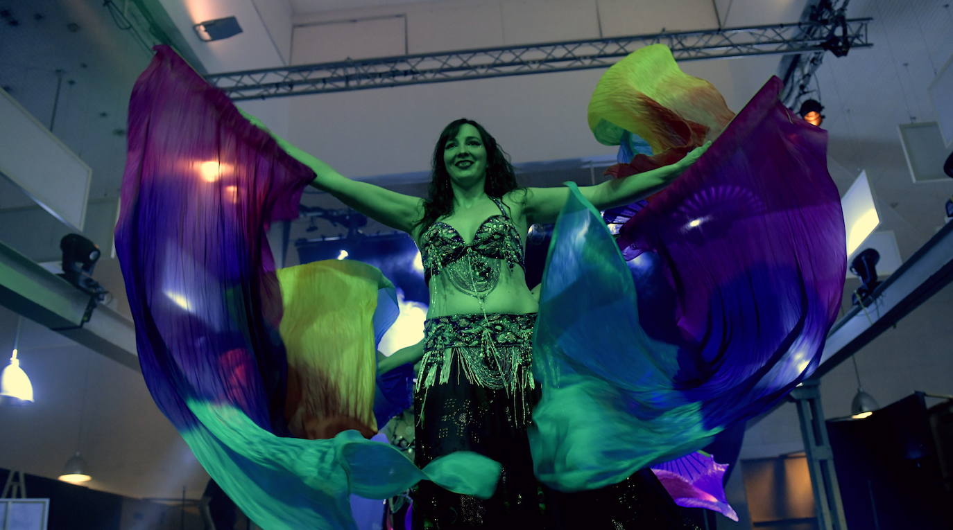 La cita ha llenado el recinto artístico de bigotes, símbolo de este movimiento internacional por la salud masculina. 