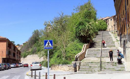 Escaleras entre el barrio de San Millán y el Paseo del Salón. 