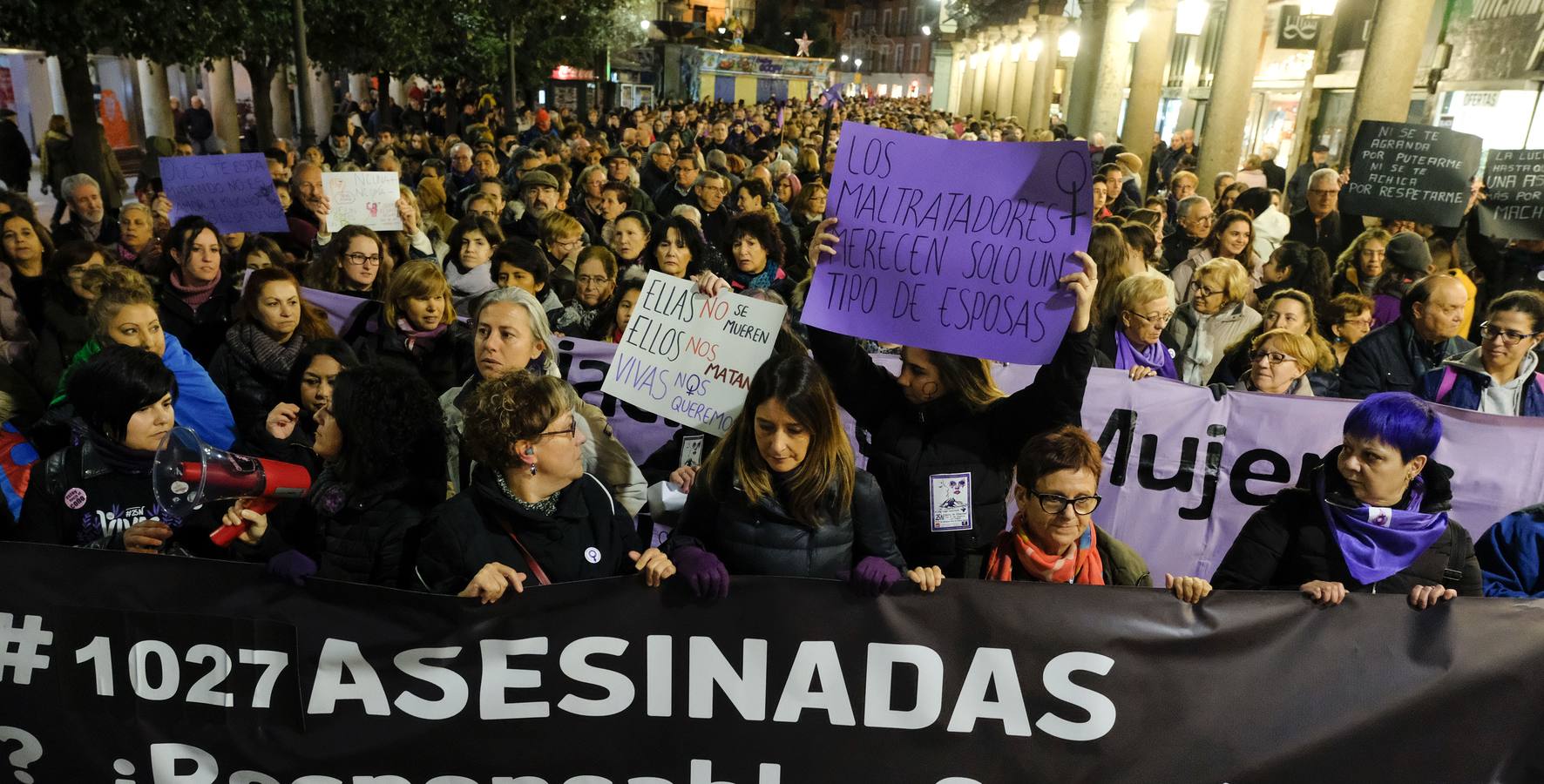 Más de 2.000 personas salieron hoy a las calles del centro de la ciudad convocadas por la Coordinadora de Mujeres 